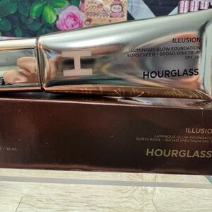 Hourglass Illusion Luminous Glow Foundation SPF 30 Shade 1